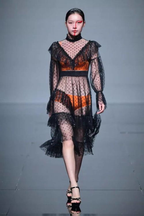 深圳原創(chuàng)設(shè)計時裝周 勒芙 彭2018春夏系列服裝發(fā)布秀